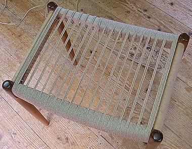 椅子張り：デーニッシュネイルを用いた平面張り：縦張り・捨て巻