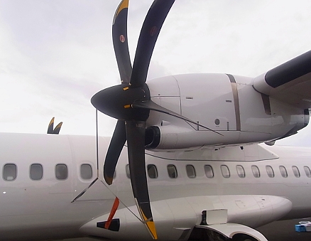 ATR72-600 後退角6翅ブレード